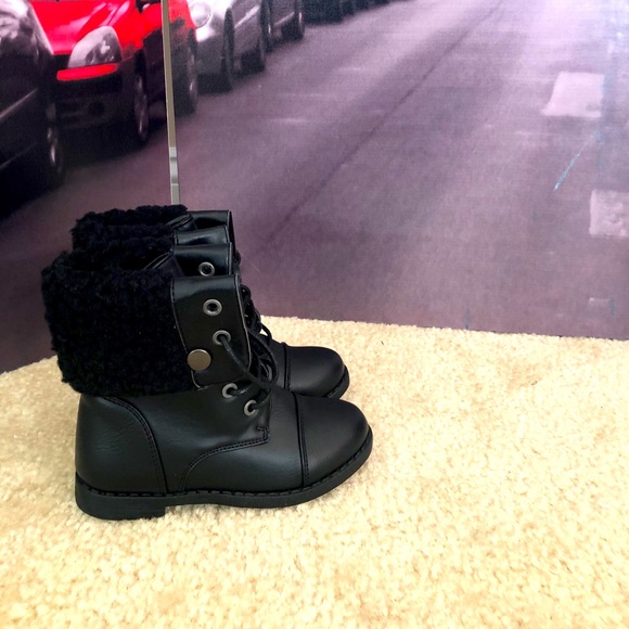 Black boots! - Picture 3 of 4